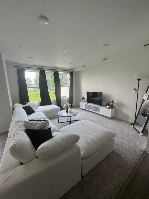 Living room with large windows - 21998 Harvest Ave