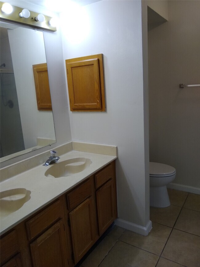 Foto del edificio - 13507 Somersworth Dr