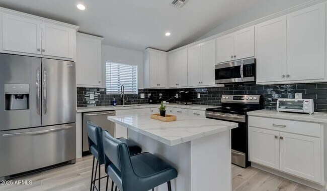 Foto del edificio - 1101 E Weldon Ave