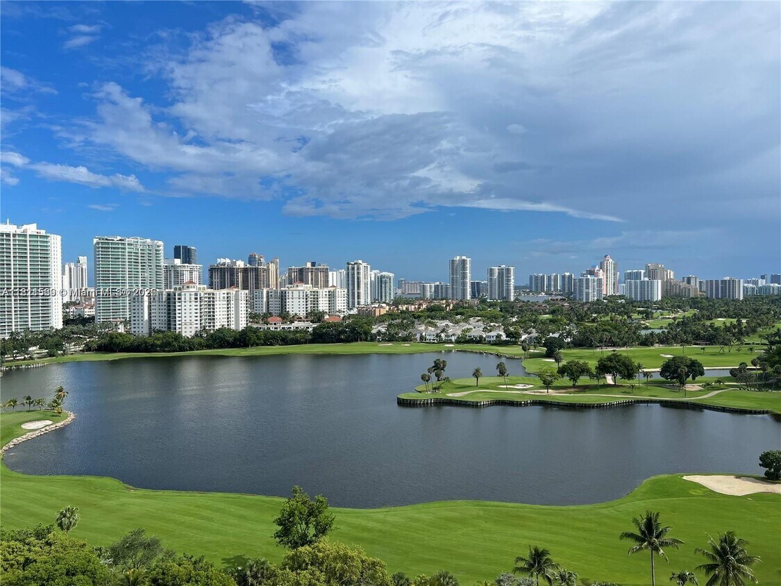 Foto principal - 3625 N Country Club Dr