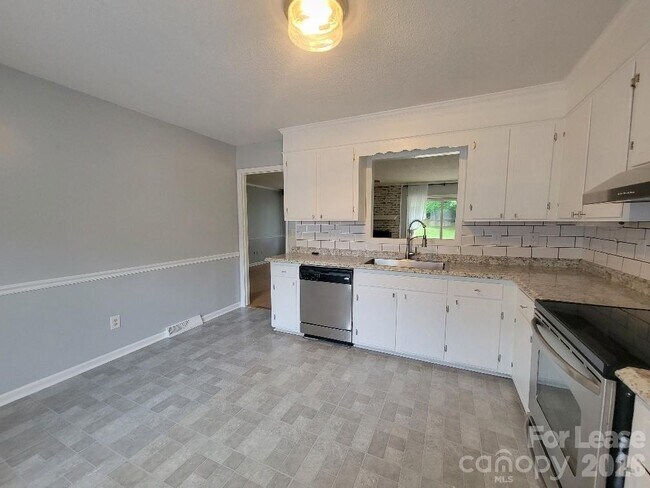 Foto del edificio - 2021 Downey St