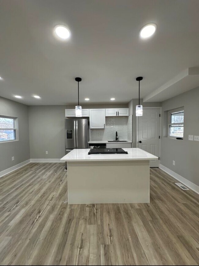 Building Photo - 2110 Mckinley Ave