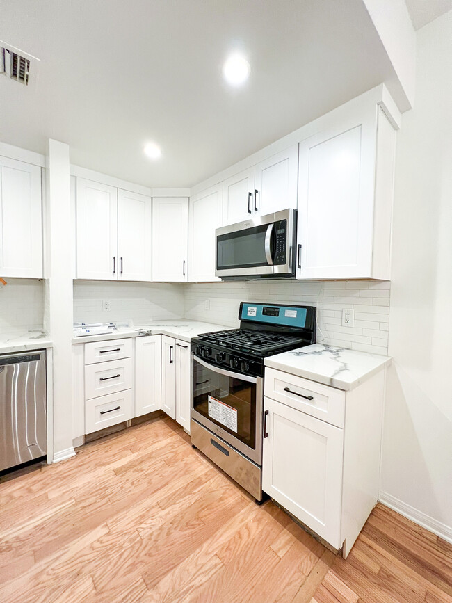 Foto del edificio - 8757 Ashcroft Ave