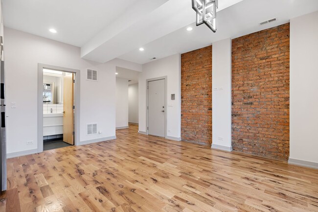 Building Photo - 321 E 44th St