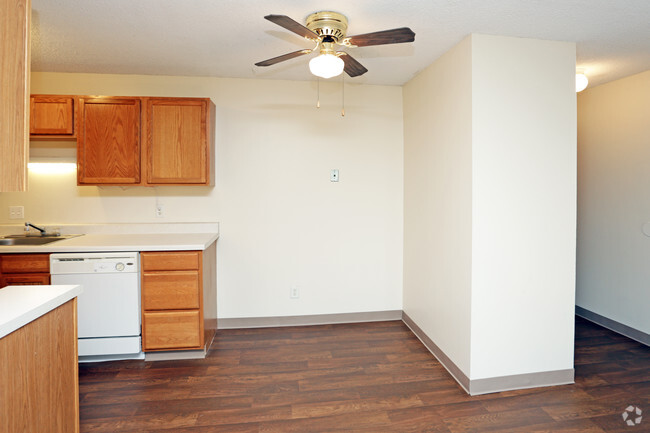 Dining Room - Foxwood Apartments