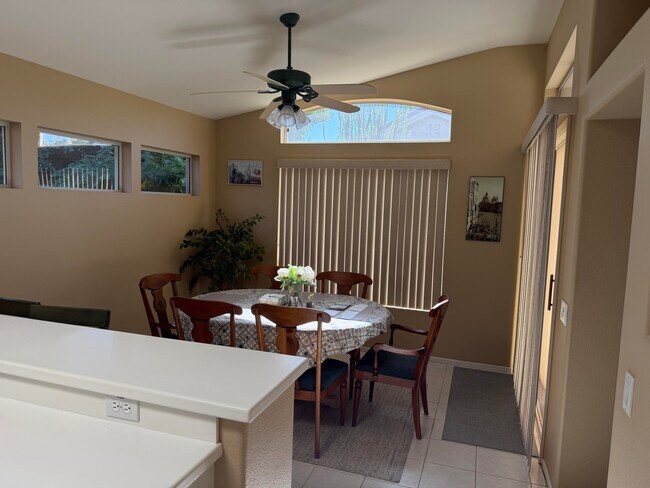 Foto del edificio - 78975 Champagne Ln