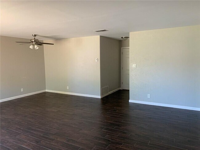 Building Photo - 802 Chisholm Valley Dr