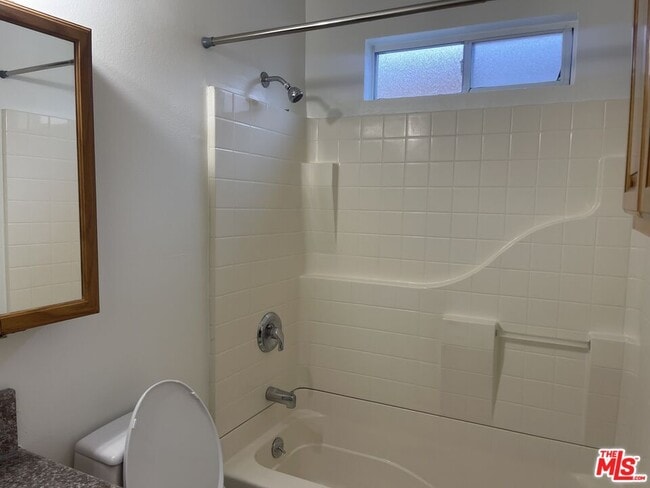 Foto del edificio - 954 Fedora St