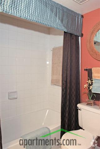 Bathroom - Lake at Pembroke (Core)