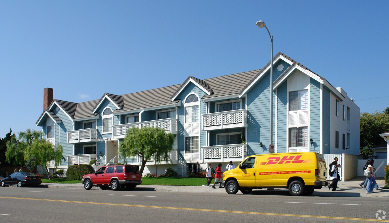 Foto del edificio - 10829 Palms Blvd