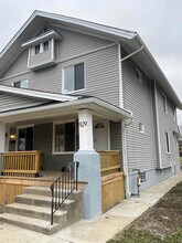 Building Photo - 929 5 Oaks Ave