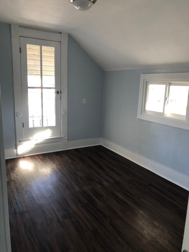 Bedroom with Balcony - 1004 Sycamore St