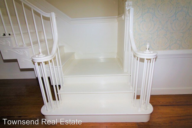 Foto del edificio - 4 br, 3.5 bath House - 1604 Twin Oaks Dr