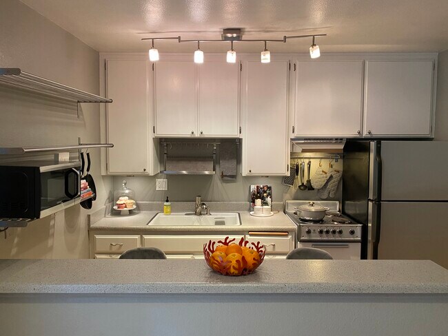 Eat-In Kitchen - 11645 Montana Ave