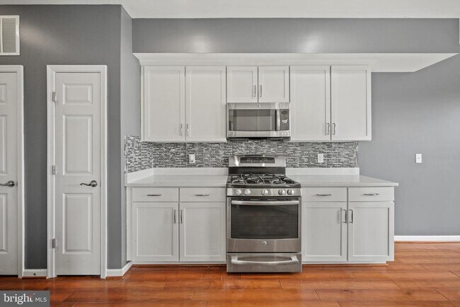 Building Photo - 25253 Laureldale Terrace
