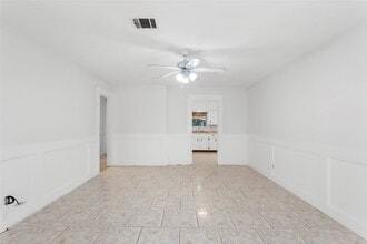 Building Photo - 1212 W Snyder St