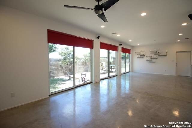 Building Photo - 371 Everest St