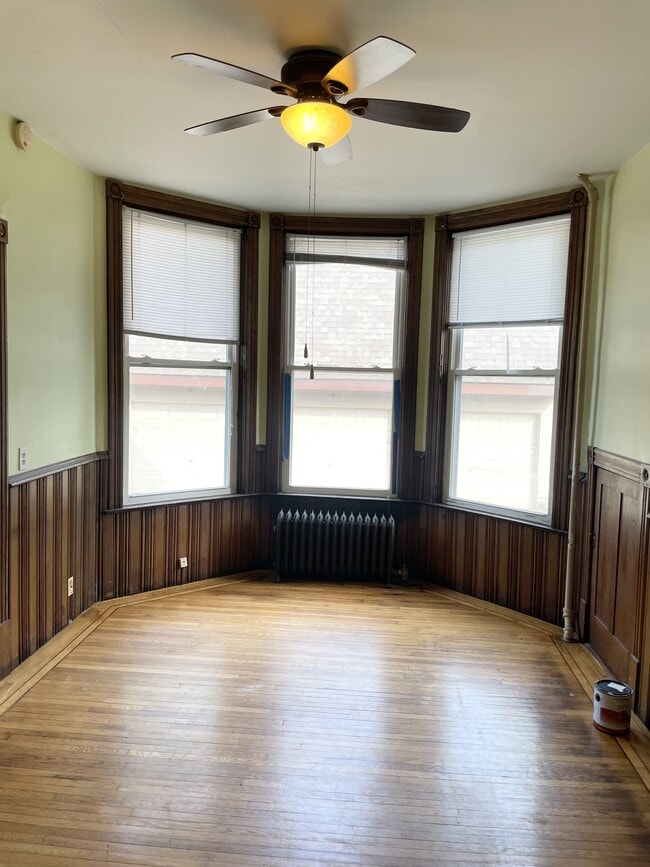 Building Photo - Raymond Flats
