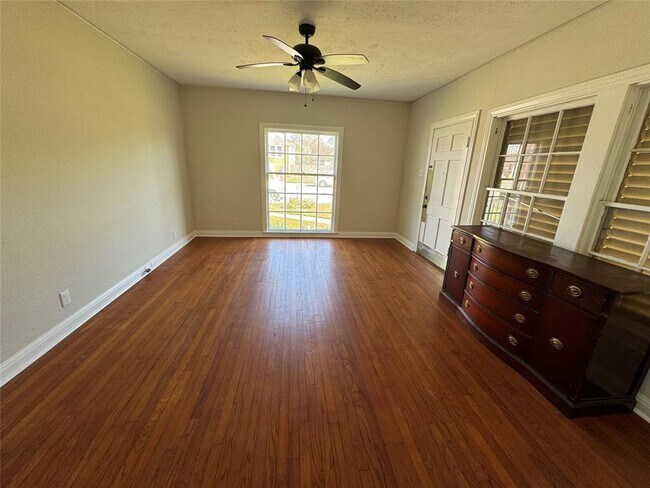 Building Photo - 2523 45th St