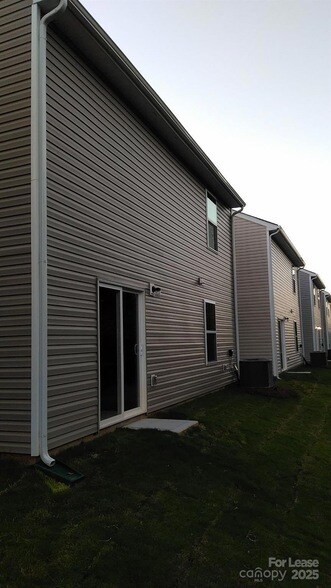 Foto del edificio - 9433 Creedmore Hills Dr