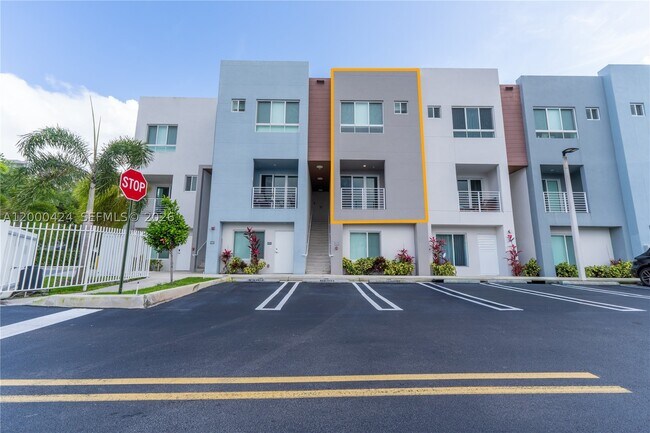 Foto del edificio - 2505 NE 193rd St