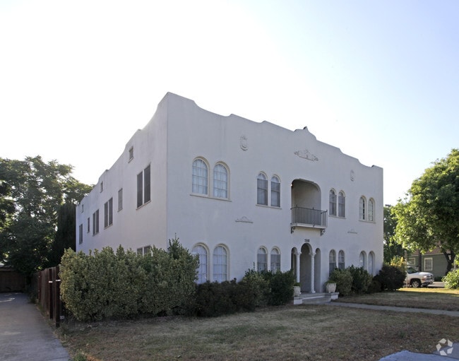 Building Photo - 708 N 1st St