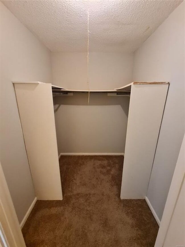 Building Photo - Charming 3-Bed, 2-Bath Townhouse in the He...