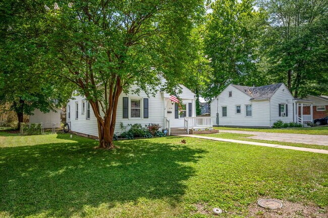 Foto del edificio - Charming 3-Bedroom, 1 Bath Home located in Sandston-$1750/Mo