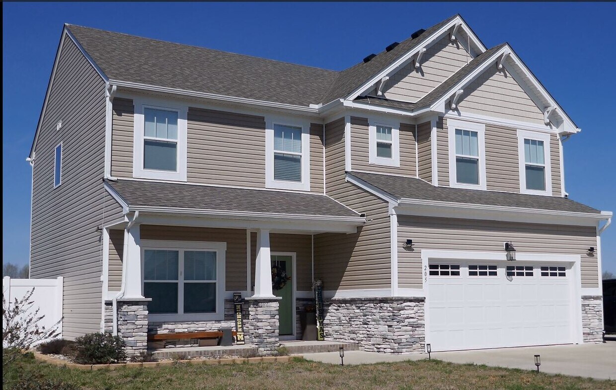 Building Photo - 205 Pee Dee Dr