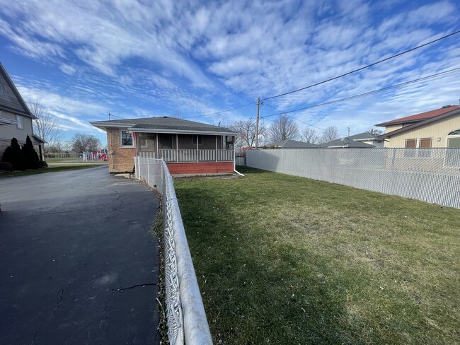 Building Photo - 10721 Lombard Ave