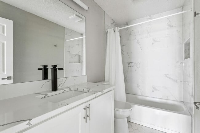 Building Photo - (OTR)2610-2612Dawso