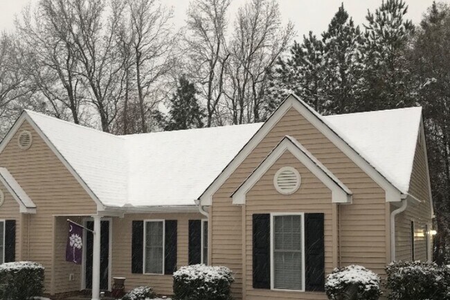 Foto del edificio - 1547 Cedar Rock Church Rd