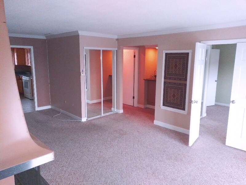 Primary Photo - 618 Cobblestone Cir