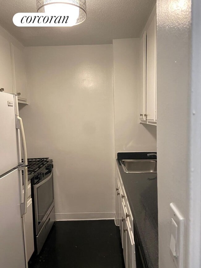 Foto del edificio - 77 E 12th St