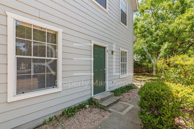 Foto del edificio - 2908 Whisper Oaks Ln