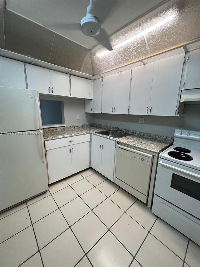 Building Photo - 7925 S Colony Cir