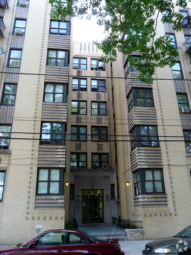 Building Photo - 3750 Bronx Blvd