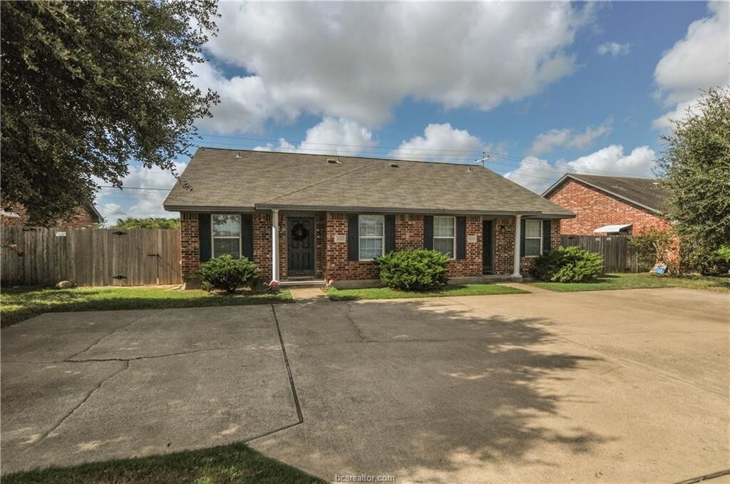 Foto principal - 3608 Hollyhock St