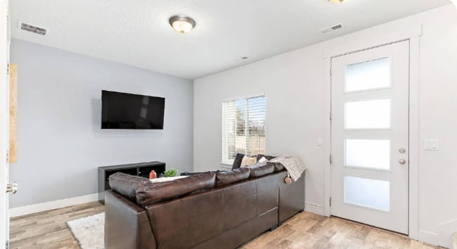 Photo - 1812 W Irini Ln Townhome