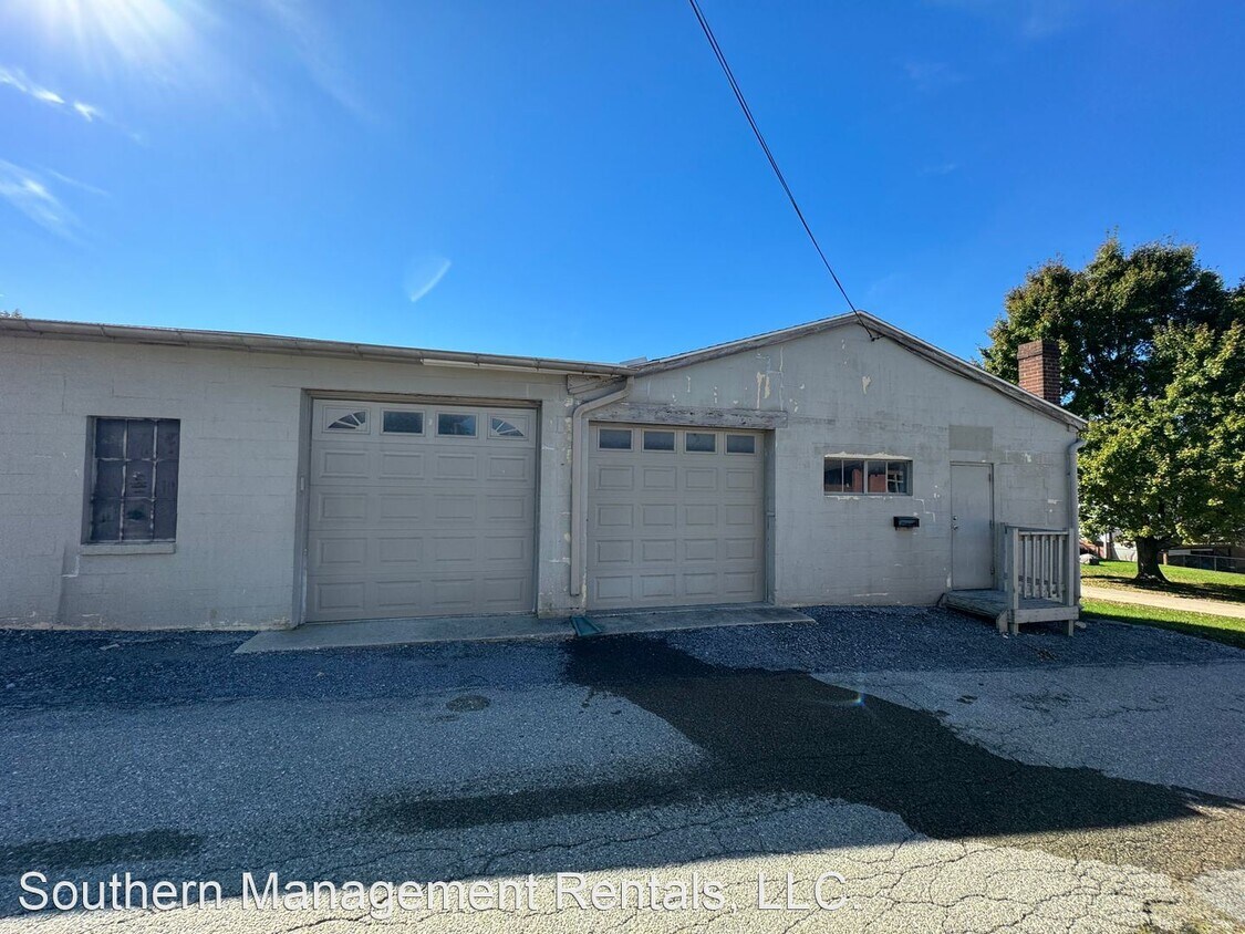 Foto principal - Studio, 1 bath House - 719 S Pine St.