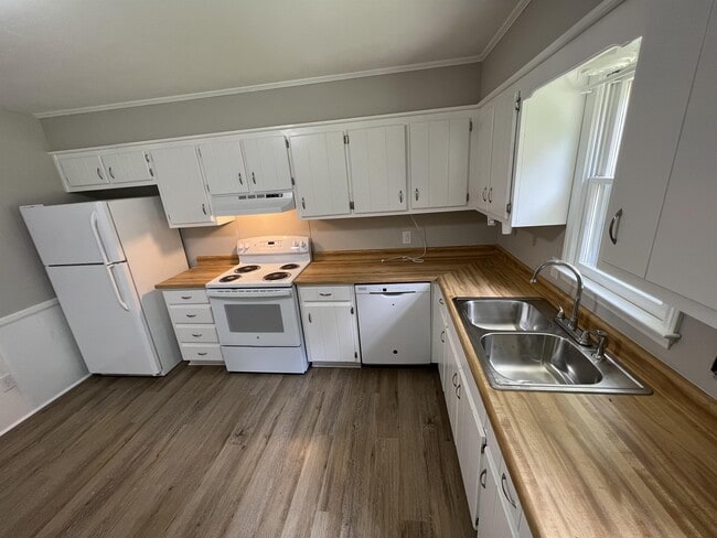 Building Photo - 307 Woodsong Dr