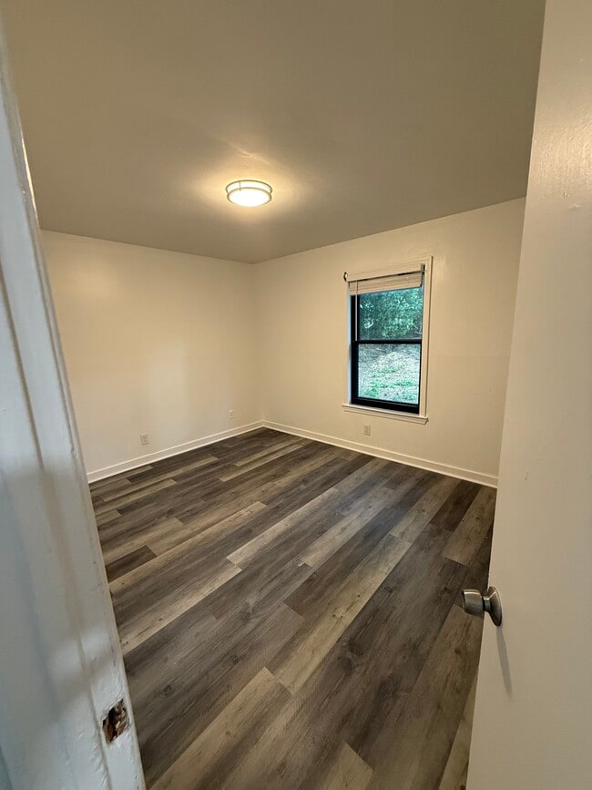 Building Photo - 564 Springwood Dr