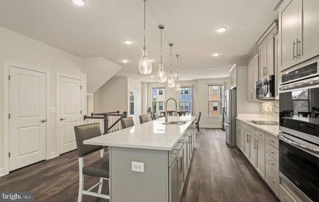 Building Photo - 9913 Hopkins Lp