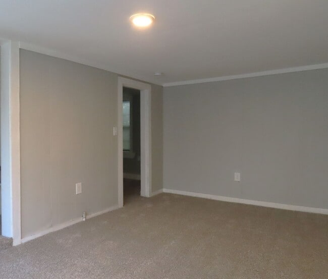 Foto del edificio - Utilities Included! 1 Bedroom Apartment, D...