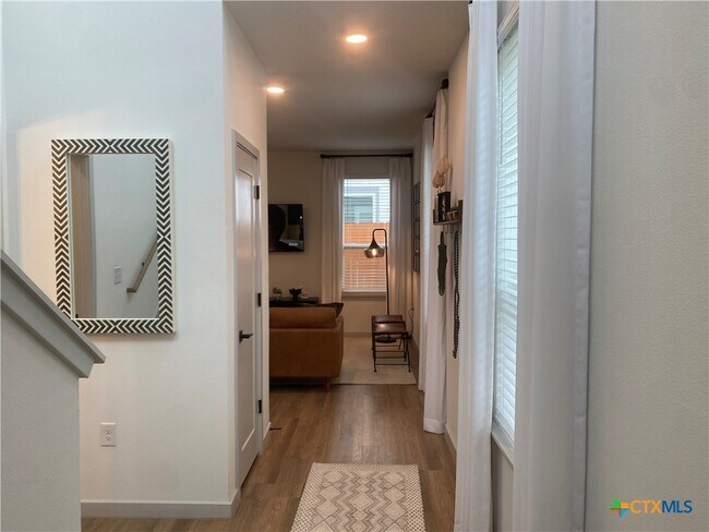 Foto del edificio - 1035 Koby St