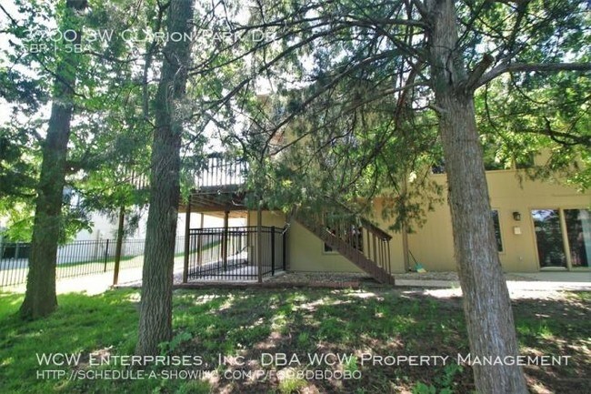 Building Photo - 6 bedroom in Topeka KS 66610