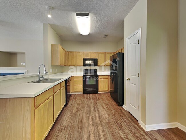 Foto del edificio - 720 Waterbrook Ln