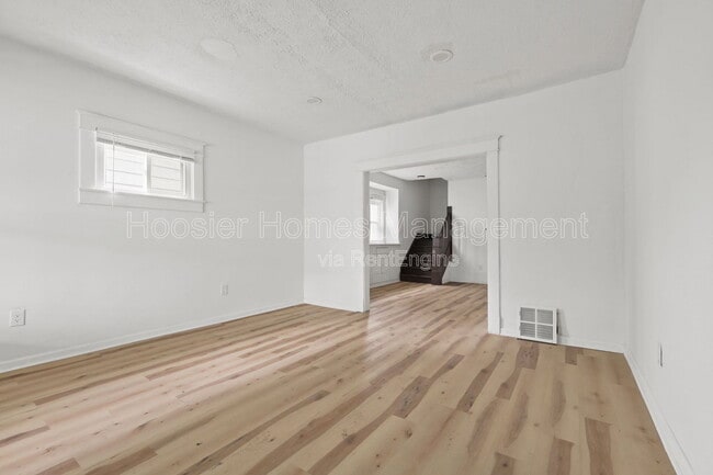 Photo - 822 N Bradley Ave Townhome