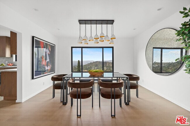 Foto del edificio - 8620 Skyline Dr