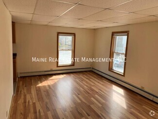 Building Photo - 104 Main St